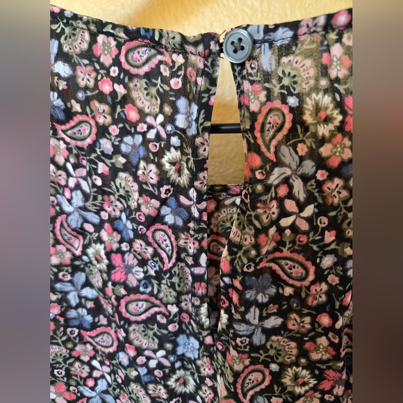 Floral Sleeveless Top - Picture 7 of 7